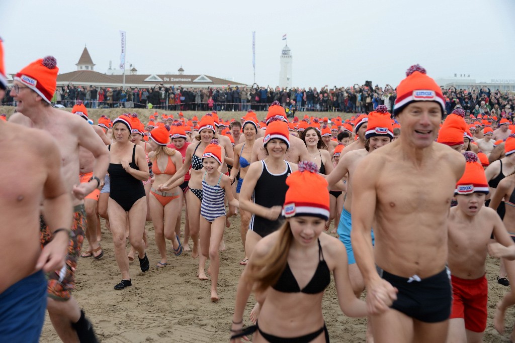 ../Images/Nieuwjaarsduik Noordwijk 2020 053.jpg